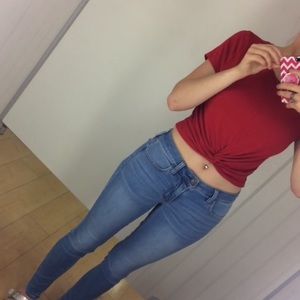 Gaze front knot crop top.